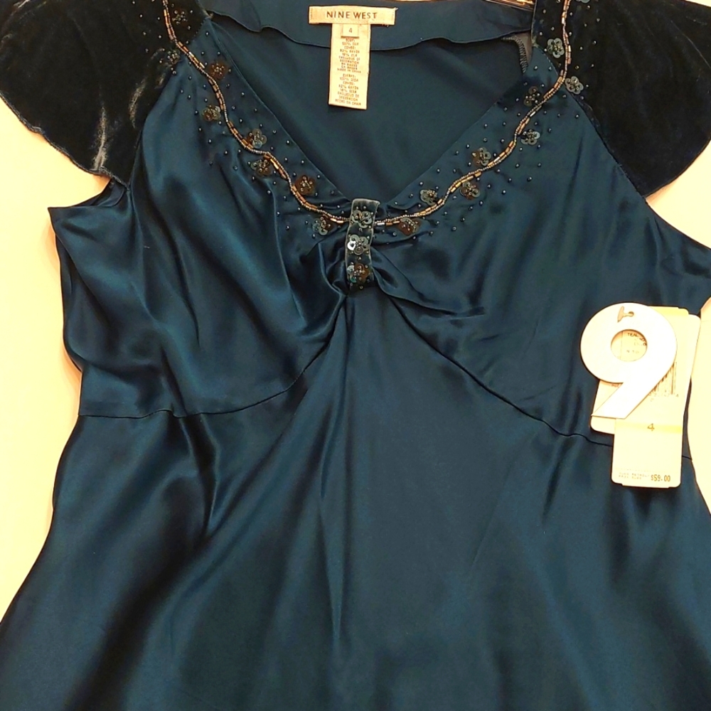 9 WEST silk/velvet Top Size 4   NWT